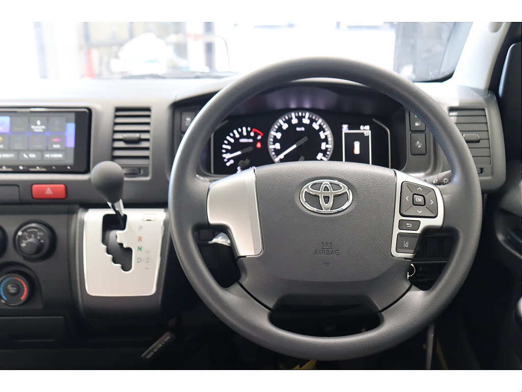 シンプルなコックピットとなっております☆