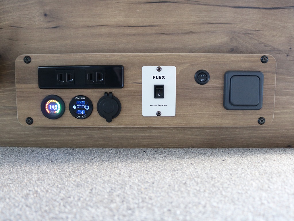 トヨタ&nbsp;ハイエースバン&nbsp;5ドアバン2.0DXロング&nbsp;Wood Village&nbsp;埼玉県の詳細画像&nbsp;その11