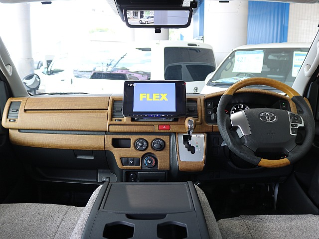 黄木目インテリアパネル装着ですので明るい内装になっております♪♪