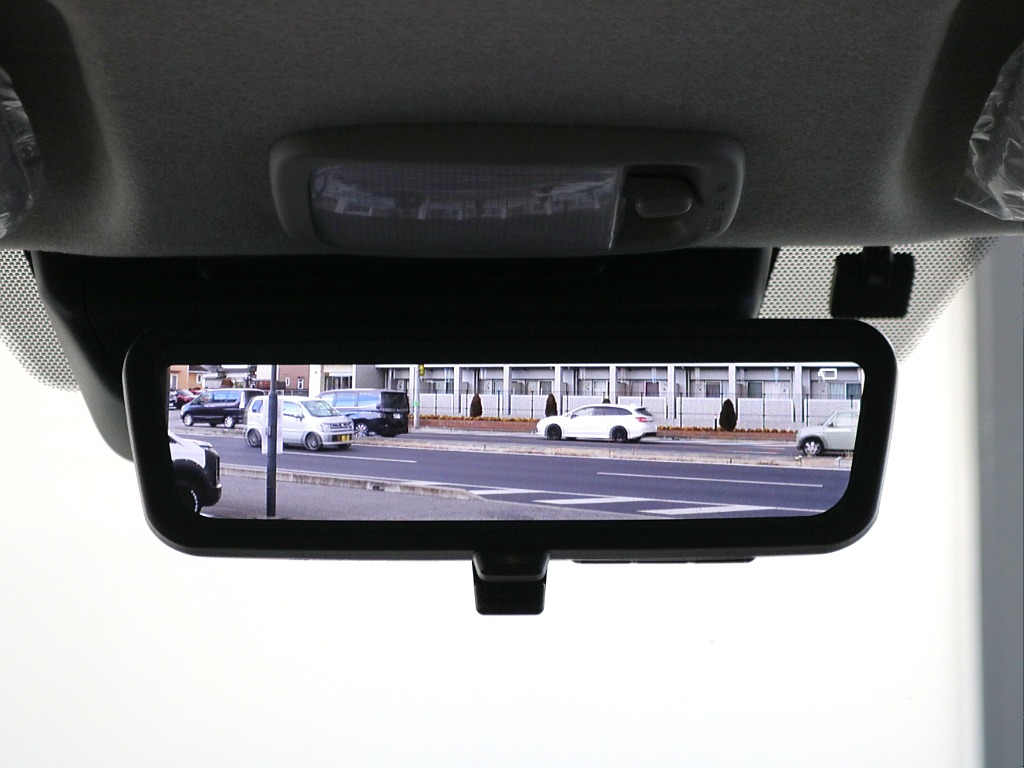デジタルインナーミラー※モニターと鏡面で切り替え可能