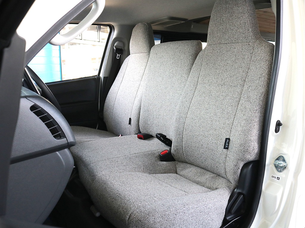 １列目3人乗車可能！