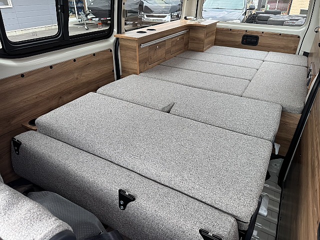 車中泊も楽々可能です♪