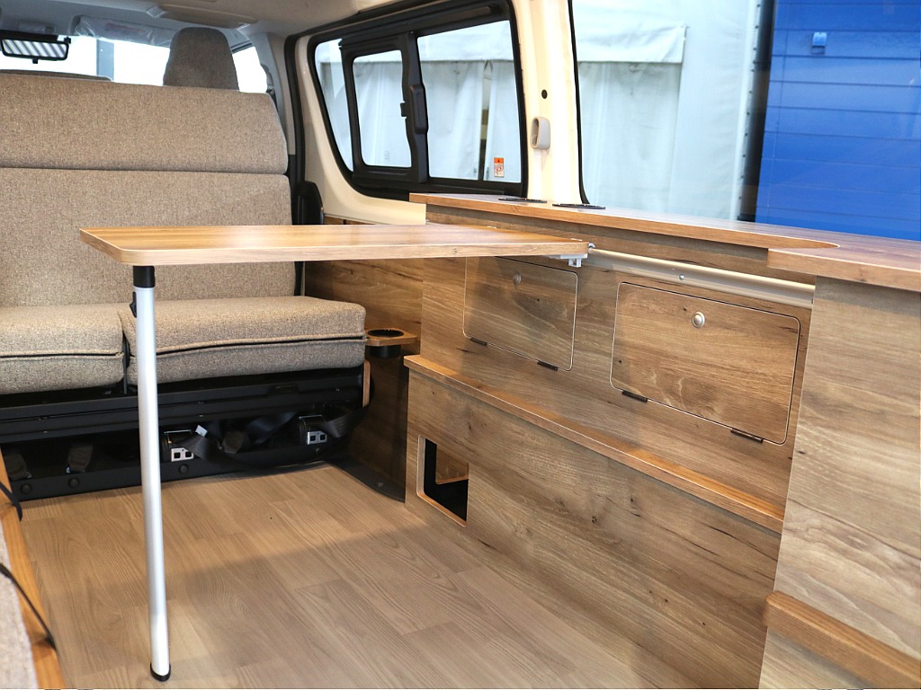 取り外し可能なサイドテーブル