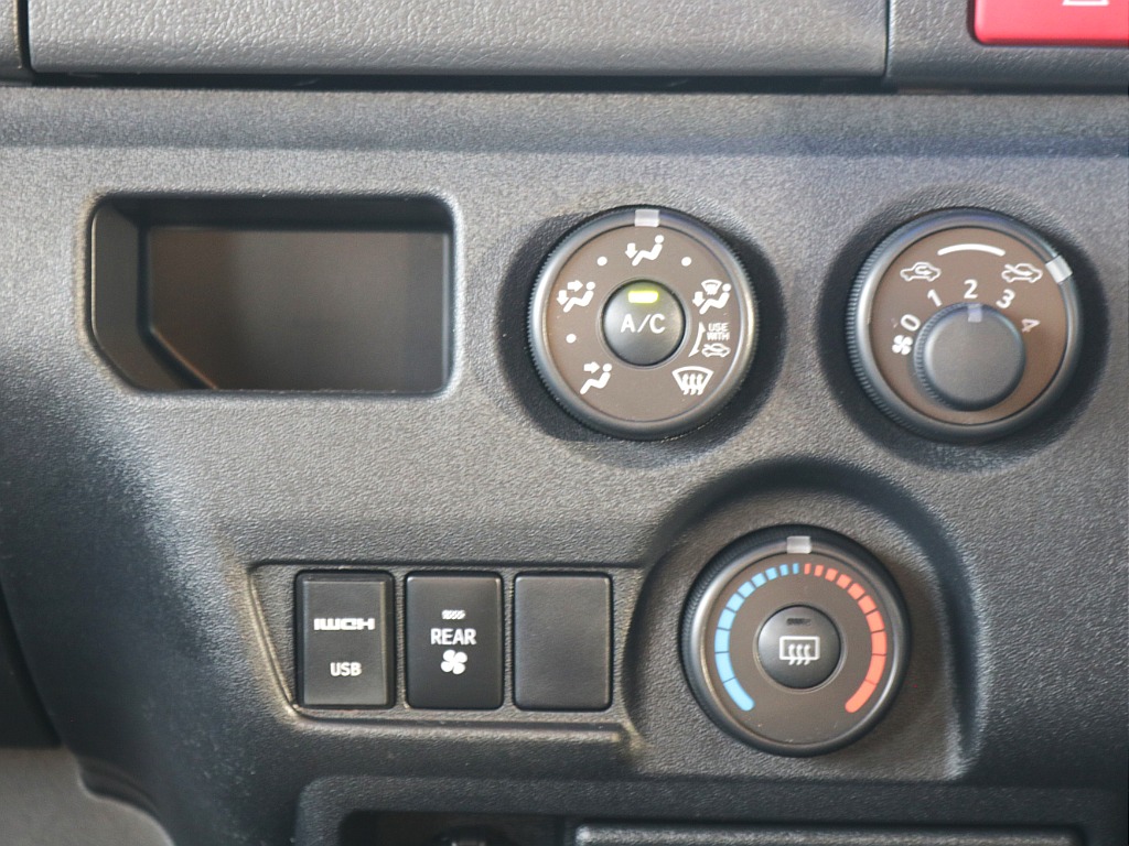 エアコンパネル・USBポート