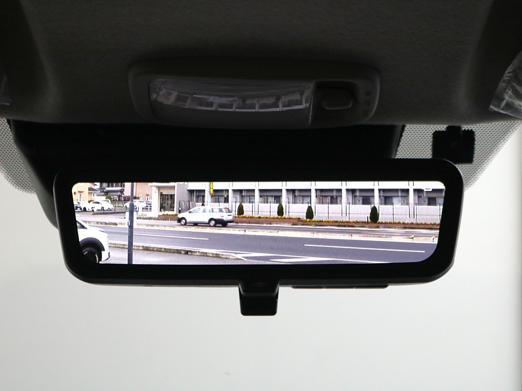 デジタルインナーミラー※モニターと鏡面で切り替え可能