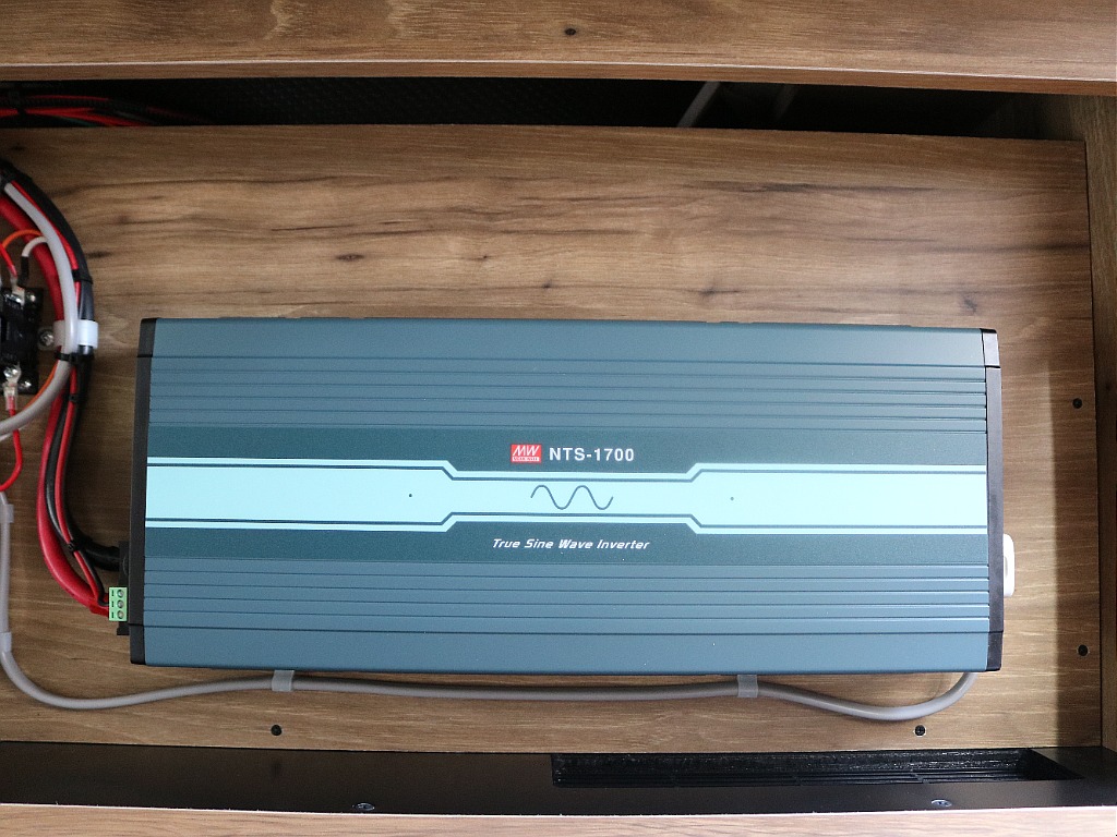 車内にはバッテリーが搭載されております♪♪