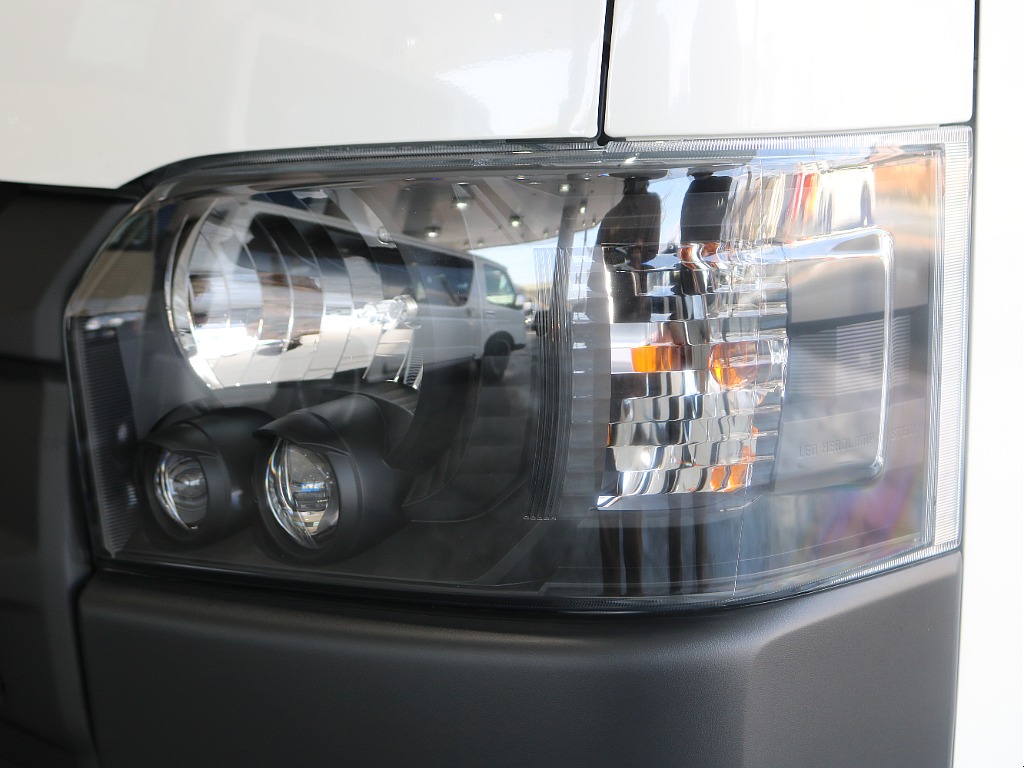 LEDヘッドランプなので夜間の走行も安心です♪♪