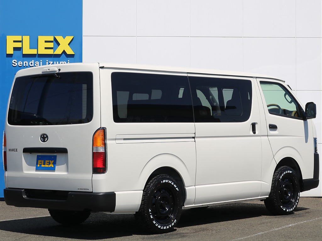 ランドクルーザーやハイエースなどを常時40台以上展示！お客様のニーズにあった最適なお車をご提案させていただきます。ご来店の際はお気軽にお問合わせください！