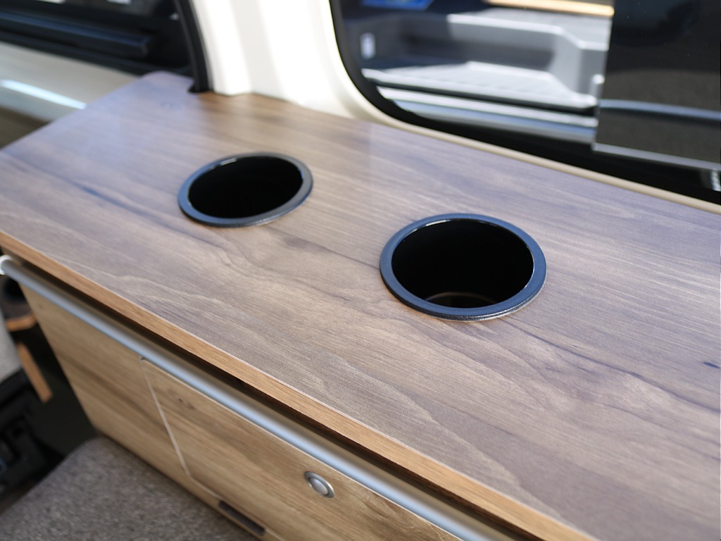 ＦＬＥＸグループは「すべての人に愛車を」をコンセプトに車種別に全国展開中！愛車と一緒に、ライフスタイルを充実させてもらいたいという思いで、ランクル仙台泉店では皆様のご要望になんでもお応えします♪