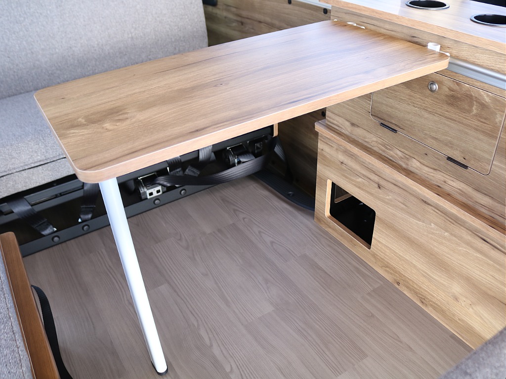 ＦＬＥＸグループは「すべての人に愛車を」をコンセプトに車種別に全国展開中！愛車と一緒に、ライフスタイルを充実させてもらいたいという思いで、ランクル仙台泉店では皆様のご要望になんでもお応えします♪