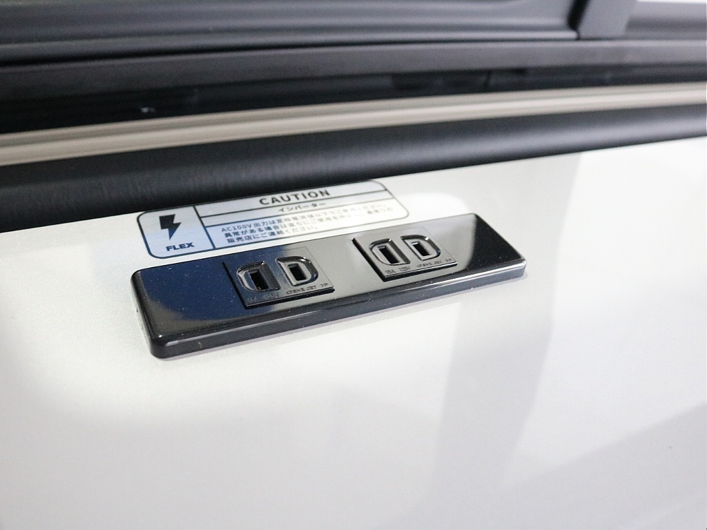 外部電源接続時は車内で電源がご使用いただけます♪♪