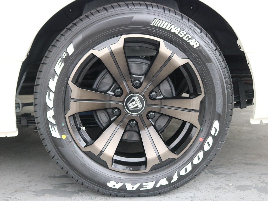 バルベロ・アーバン17インチAWにナスカータイヤの組み合わせになっております♪♪
