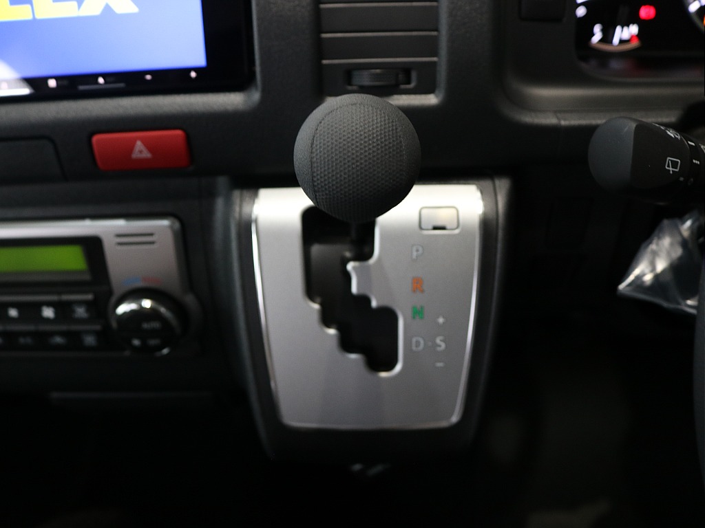 内外装、足回り、ナビと欲しい装備をパッケージングでコンプリートカスタム★もちろん追加カスタムもお任せください！どんなカスタムもお任せください！