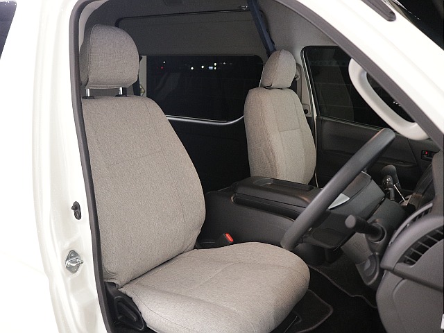 新品オリジナルシートカバーも装備済みでございますので、シートのへたり等抑制されますよ♪