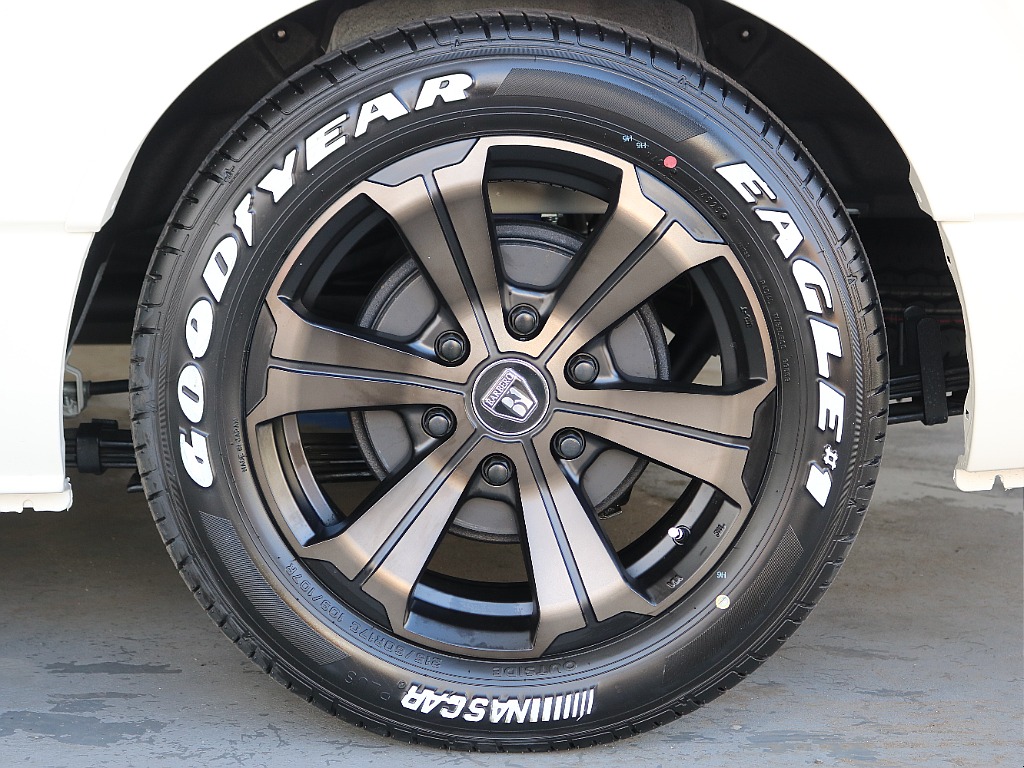 バルベロ・アーバン17インチAWにナスカータイヤの組み合わせになっております♪♪