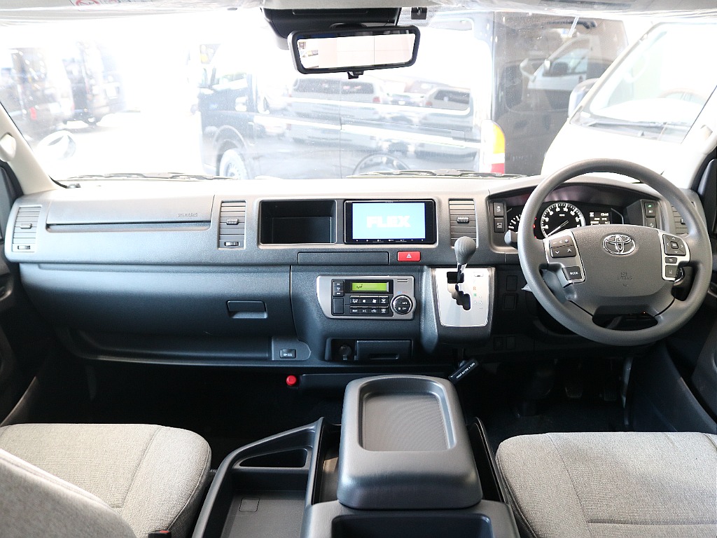 ワイドボディなので広々とした内装になっております☆☆