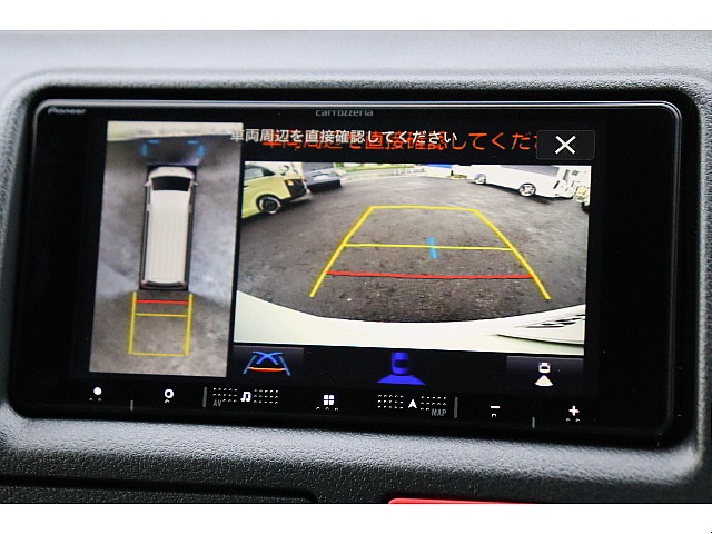 駐車時も安心なパノラミックビューモニターを完備！
