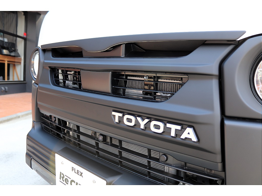 TOYOTAエンブレム付きのグリルもお洒落です！！