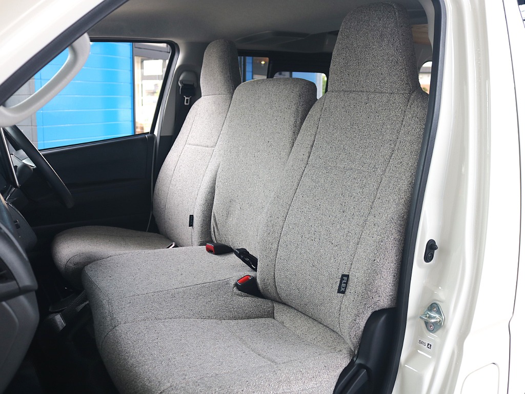 1列目３人乗車可能※用途に合わせて中央席使用可能
