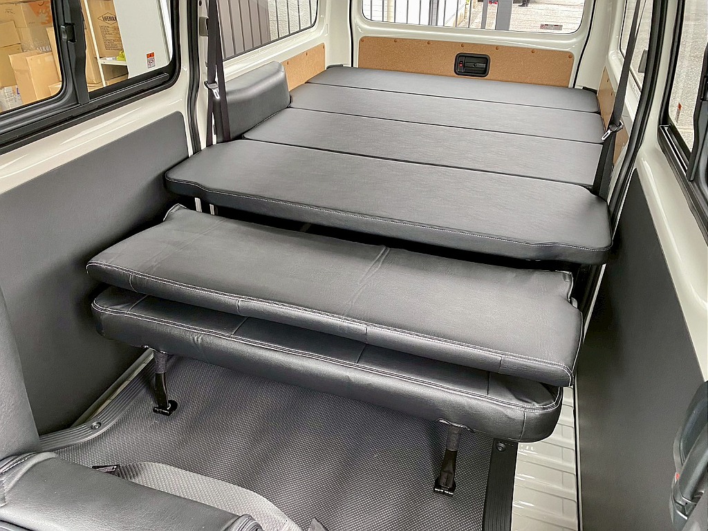 常時７０台以上のハイエース在庫数、フレックス株式会社ハイエース千葉北店！