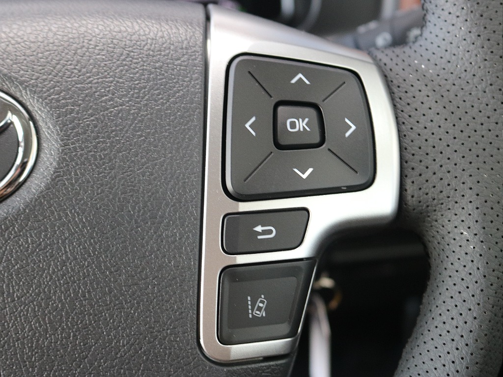 内外装、足回り、ナビと欲しい装備をパッケージングでコンプリートカスタム★もちろん追加カスタムもお任せください！どんなカスタムもお任せください！