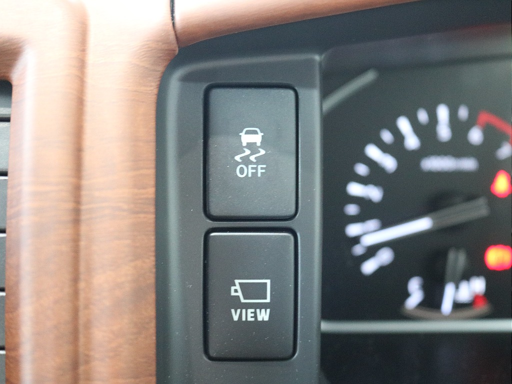 内外装、足回り、ナビと欲しい装備をパッケージングでコンプリートカスタム★もちろん追加カスタムもお任せください！どんなカスタムもお任せください！