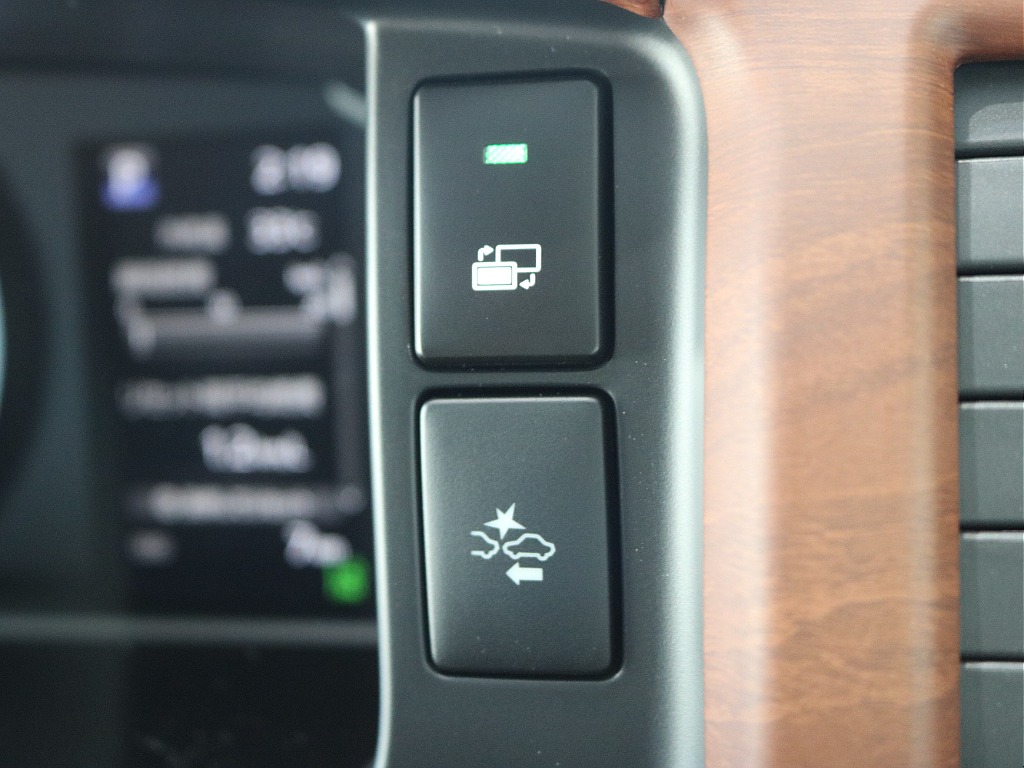 内外装、足回り、ナビと欲しい装備をパッケージングでコンプリートカスタム★もちろん追加カスタムもお任せください！どんなカスタムもお任せください！