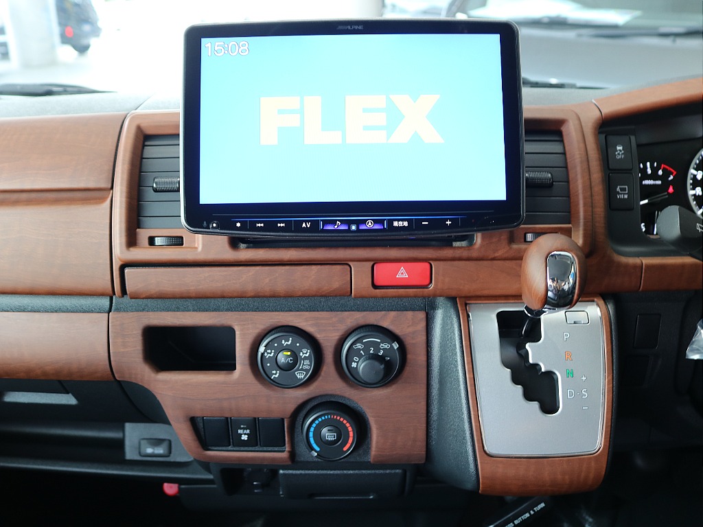 内外装、足回り、ナビと欲しい装備をパッケージングでコンプリートカスタム★もちろん追加カスタムもお任せください！どんなカスタムもお任せください！