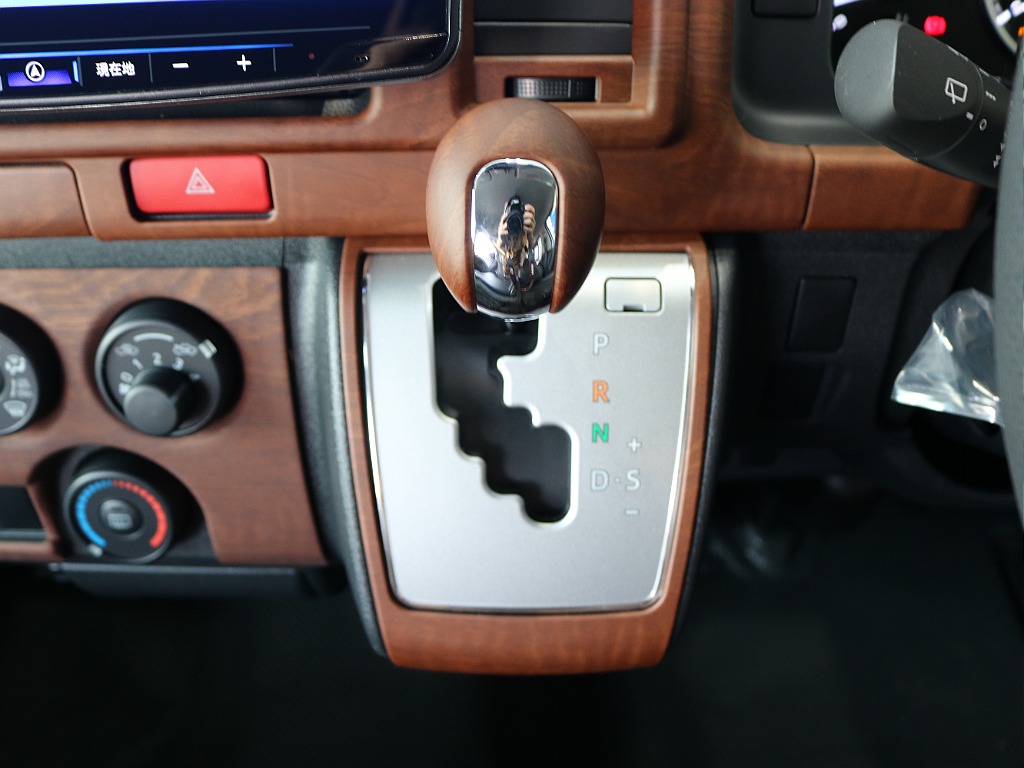 内外装、足回り、ナビと欲しい装備をパッケージングでコンプリートカスタム★もちろん追加カスタムもお任せください！どんなカスタムもお任せください！