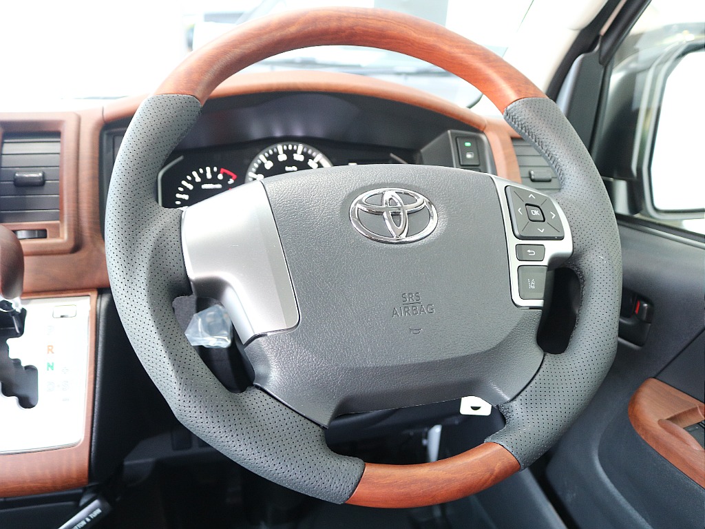 内外装、足回り、ナビと欲しい装備をパッケージングでコンプリートカスタム★もちろん追加カスタムもお任せください！どんなカスタムもお任せください！