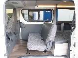 セカンドシートは3人掛けになっております♪♪