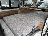 フラットで車中泊が可能な仕様となっております♪