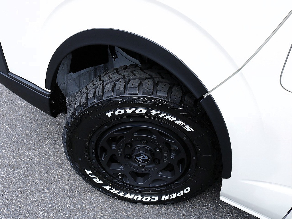 FLEXオリジナルオーバーフェンダー☆ マットブラックのカラーが白い車体のいいアクセントになってます！