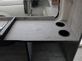 サイドの棚には、ドリンクホルダーも付いて安定性ばっちりですね♪