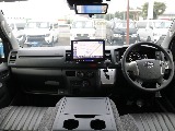 運転席周りも電装系からシートカバーまで充実カスタムとなっております！！