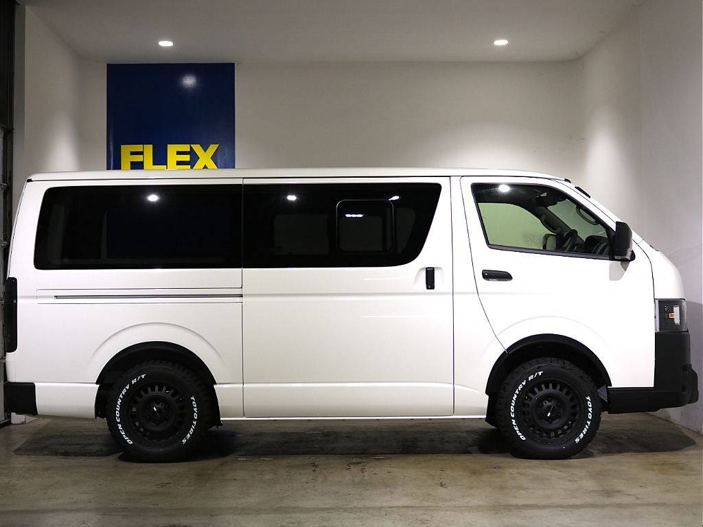 デルフィーノラインオーバーフェンダー付きです！！ブラックエディションと車体カラーとの相性ばっちりですね！！