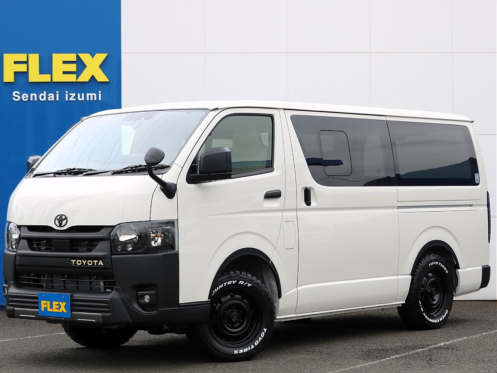 新車ハイエースバン「DX」ディーゼル4WD！キャンピングカーWoodVilageの入庫です♪普段使いも出来て駐車場所も選びません！初期コストも抑えられるのもハイエースのキャンピングカーの魅力です！