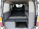 ベットキットも付いておりますので広々空間で車中泊などにもお使いいただけてアウトドアにも使えちゃう車両になっております！！