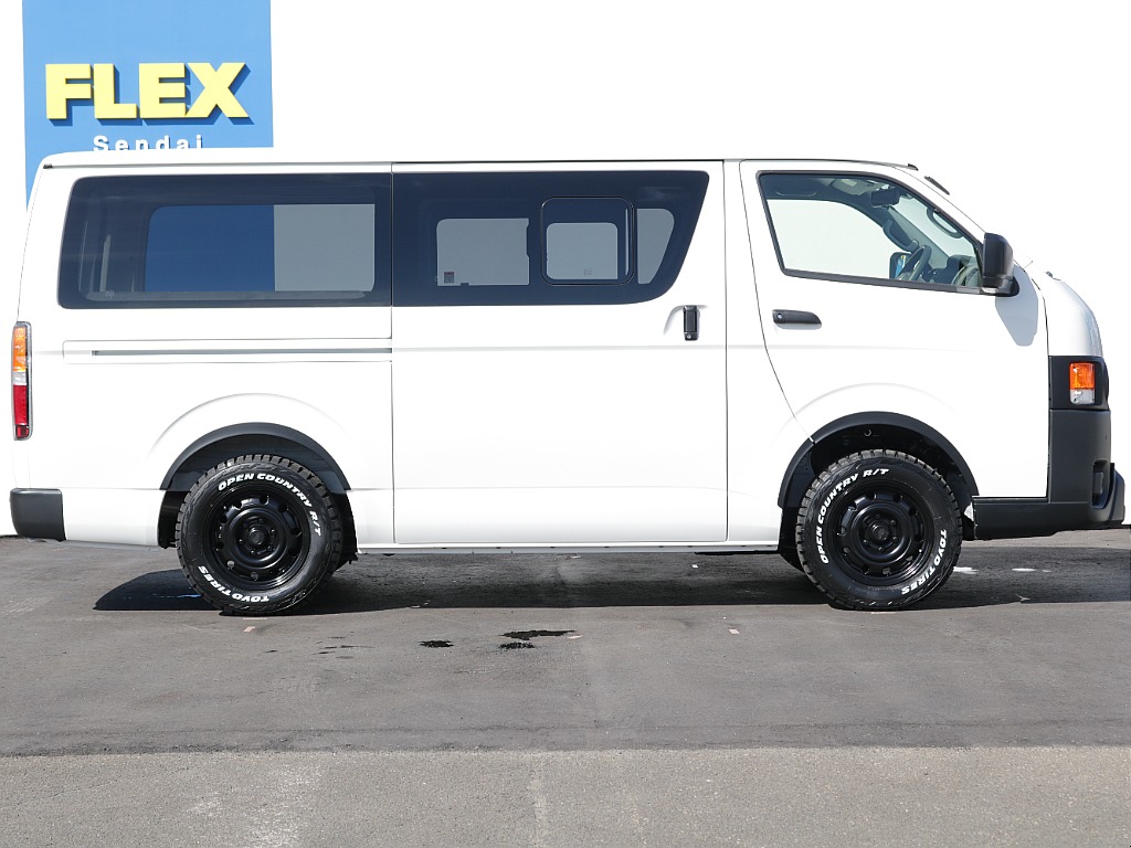 デルフィーノラインオーバーフェンダー付きです！！ブラックエディションと車体カラーとの相性ばっちりですね！！