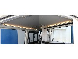 LED間接照明・便利な収納パイプ付き！