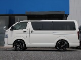 両側小窓付きの車両です！