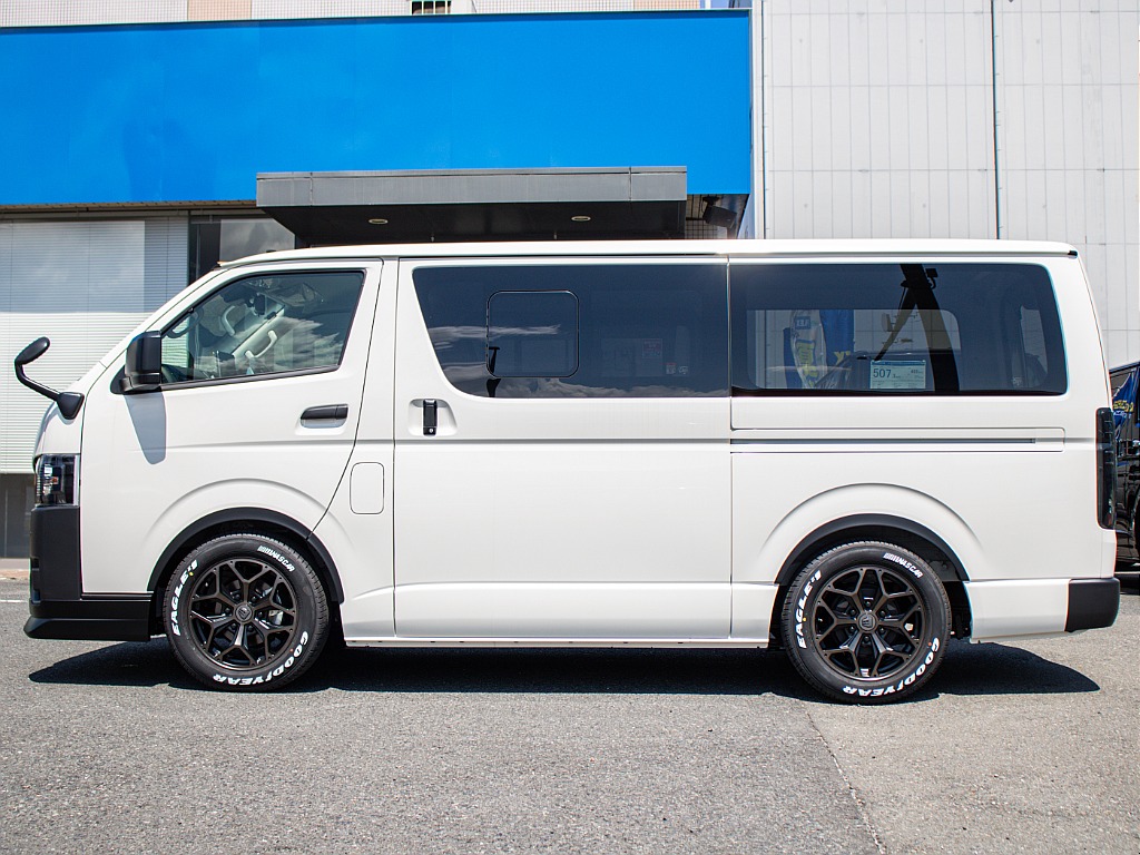 FLEXオリジナルのオーバーフェンダーに1.5インチのローダウン施工でよりかっこいい仕様になってます！