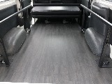 フローリング施工もしております♪ 荷物も安定しますし、お手入れも楽ですね♪