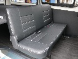 セカンドシートも同様にシートカバーを装備！