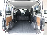 ハイエースならではの広々とした荷室になります！
