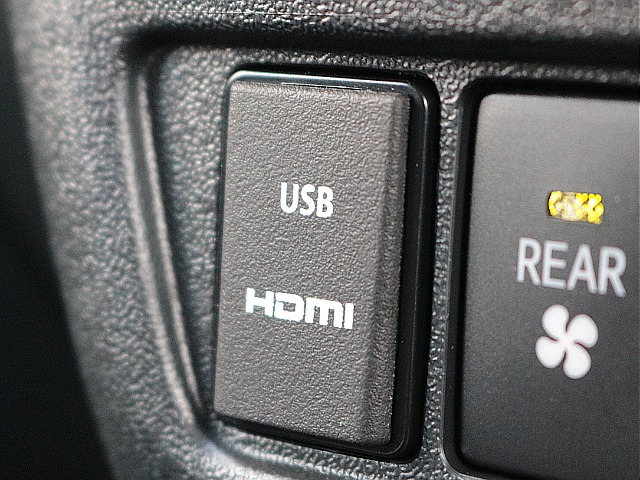 HDMI/USBソケットでスマホミラーリングも可能です☆