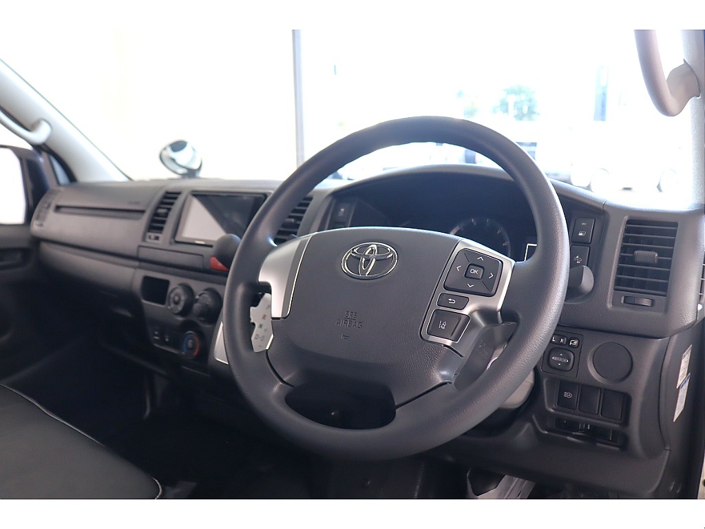 運転席回りなシンプルな仕様になっております☆