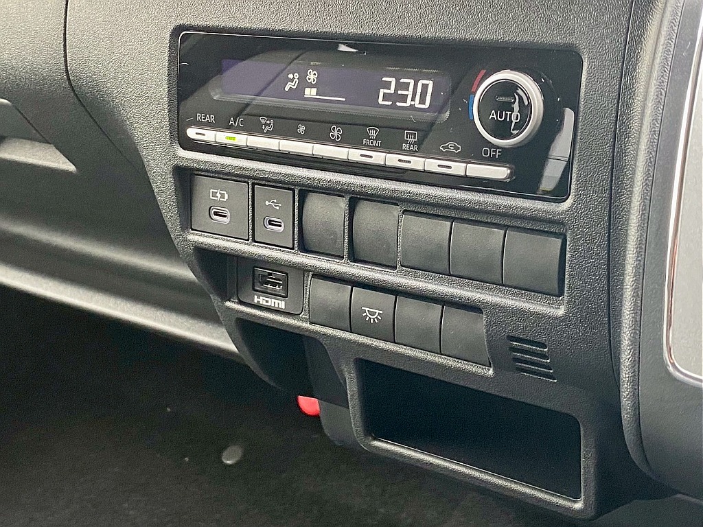 トヨタ ハイエース(16枚目)