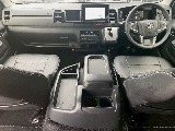 トヨタ ハイエース(3枚目)