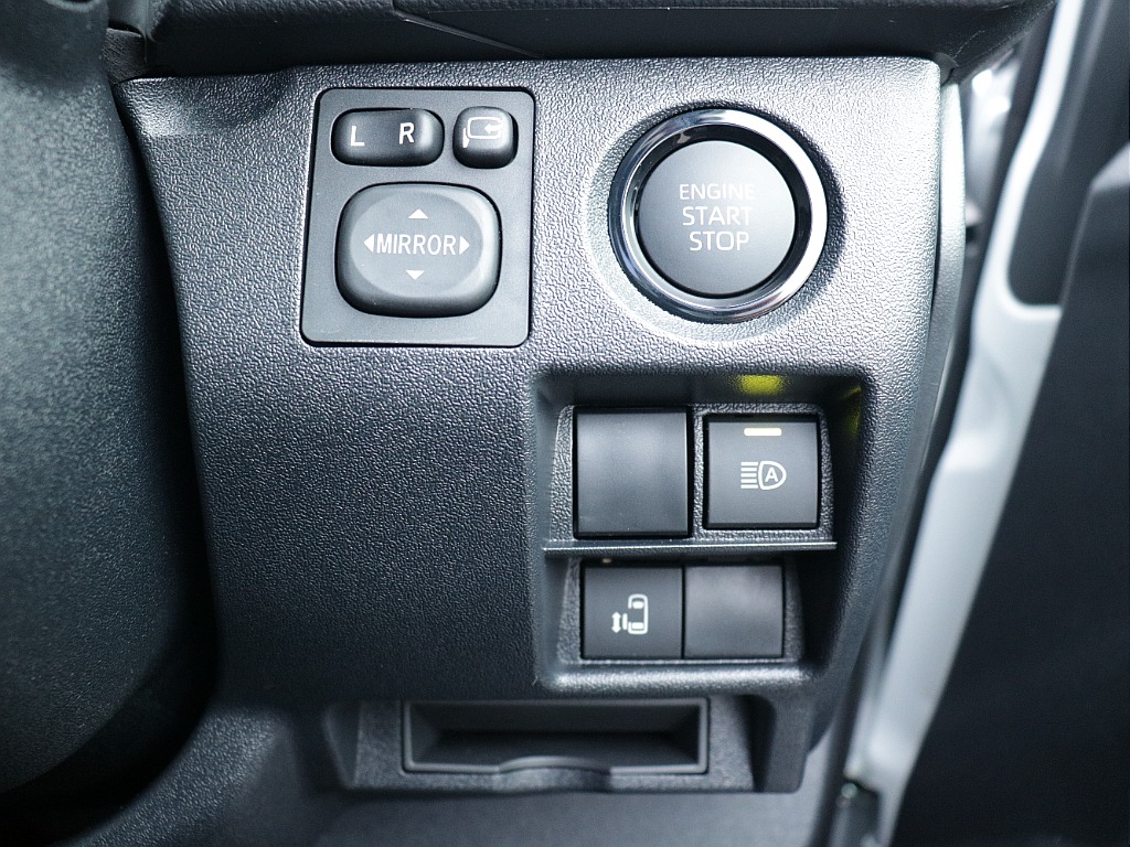 プッシュスタートなど運転する際役立つ装備も充実しております♪